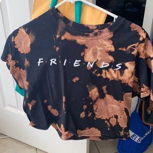 Cropped friends shirt (small)